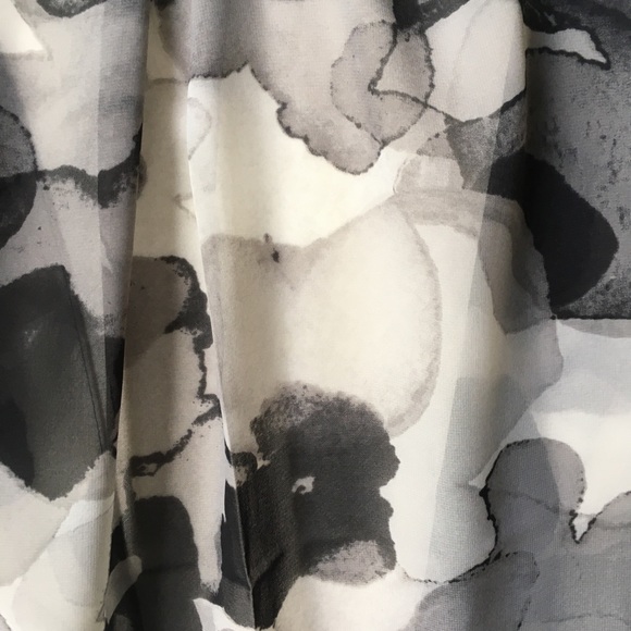 Calvin Klein scarf - Picture 5 of 8